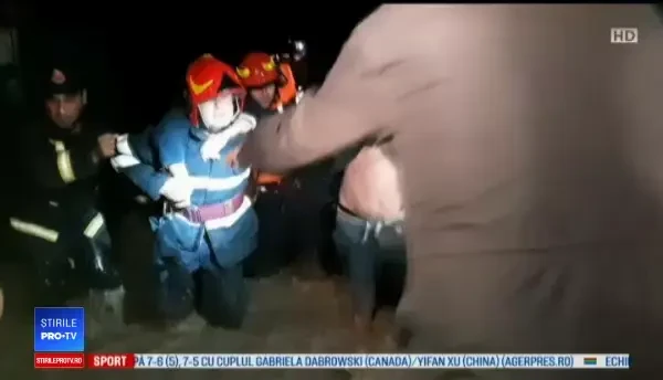 Viituri devastatoare în mai multe localități. Apa a măsurat și 1 m în locuințe