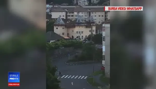 Locuitorii unui cartier disperați de manelele ascultate la boxe de un grup de romi