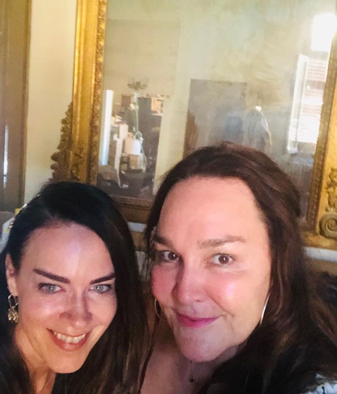 Ce a văzut o prezentatoare de radio, după ce a făcut o poză &icirc;ntr-o casă veche de 800 de ani