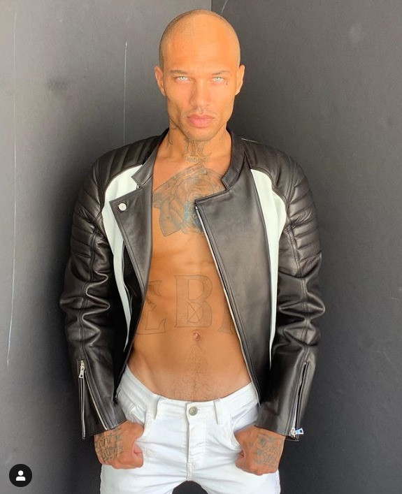 Deținutul-model Jeremy Meeks și-a distrus mașina de lux. O avea de câteva săptămâni. FOTO
