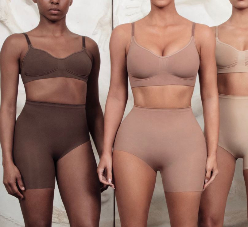 Anunțul lui Kim Kardashian privind numele liniei de lenjerie intimă Kimono