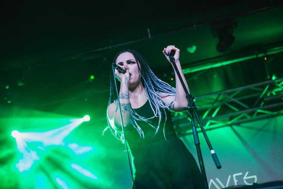 Trupa de metal Underwaves din Brașov și-a lansat primul album: ”Hiatus”. Interviu cu Laura