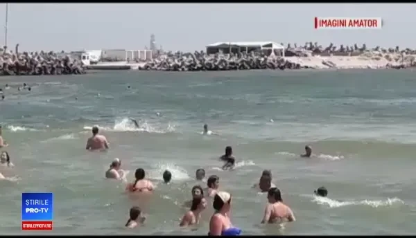 Momentul în care salvamarii din Eforie salvează un copil dus în larg de curenți. VIDEO