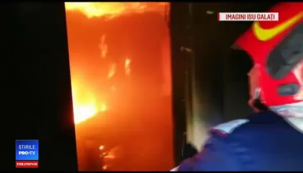 Incendiu de proporții în centrul Galațiului. O casă cu valoare memorială a luat foc