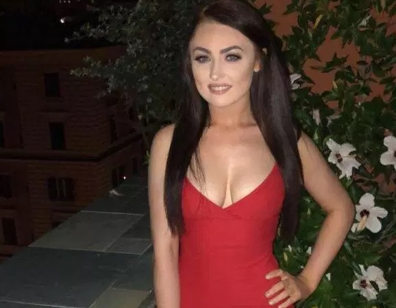 Vacanţa în Tenerife s-a transformat într-un coşmar! Cum s-a trezit tânăra după prima noapte. FOTO