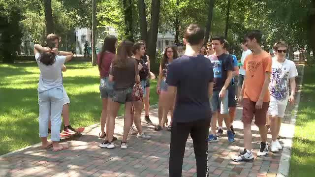 Elevii care nu iau media 5 la Evaluarea Națională, repartizați la liceele de meserii