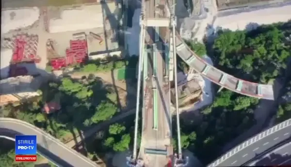 Momentul demolării podului Morandi din Genova, a cărui prăbuşire a ucis 2 români. VIDEO