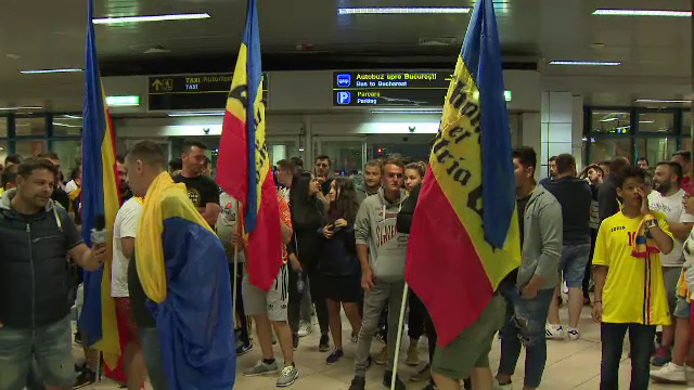 Moment emoţionant la revenirea în ţară a Naţionalei U21. Reacţia jucătorilor
