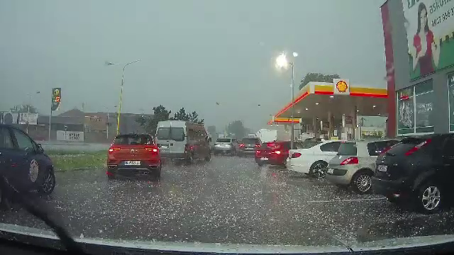 Europa, devastată de vremea extremă. Caniculă și furtuni de gheață într-o singură zi