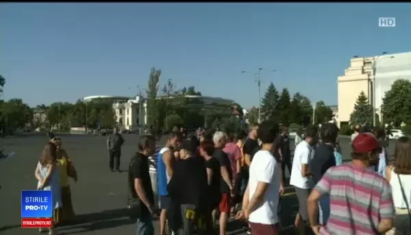 Protest al artiştilor în Piaţa Victoriei. Rebengiuc: ”Sunt împiedicat să îmi fac meseria”