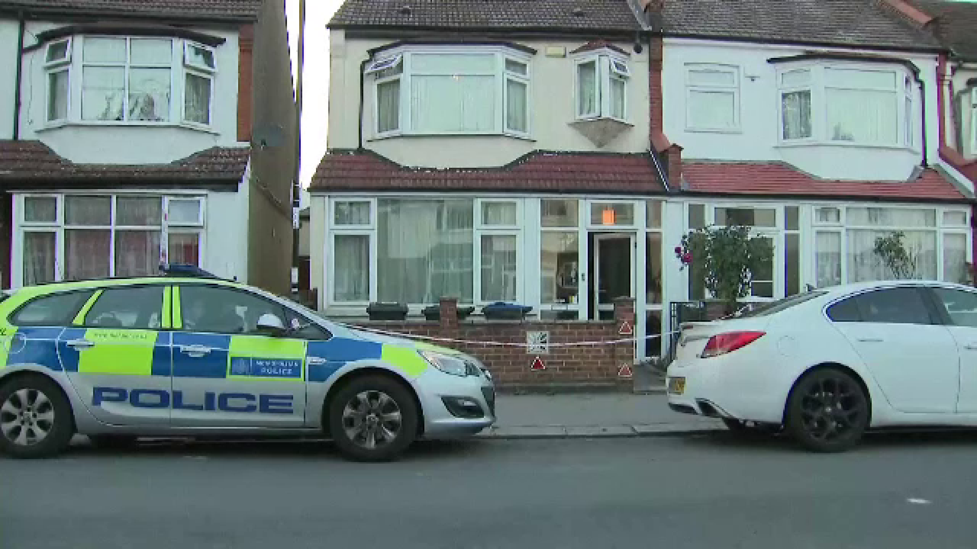 Tânără însărcinată, ucisă în Londra. Bebelușul, adus pe lume la locul crimei