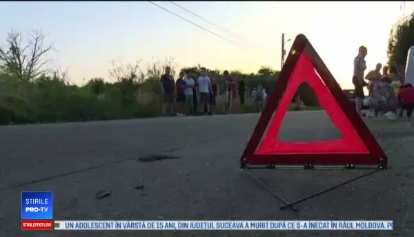 Un bărbat a murit pe loc după ce bicicleta pe care se află a fost lovită un plin de un şofer băut