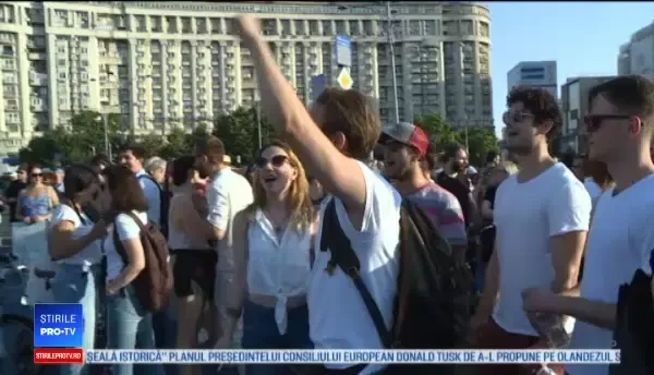 Zeci de actori au protestat duminică în Capitală. Rebengiuc: "Cultura a fost cea mai oropsită"