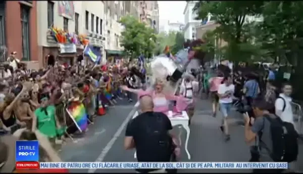 Sute de mii de oameni au participat la marșurile Gay Pride în marile orașe. Incidente la Istanbul