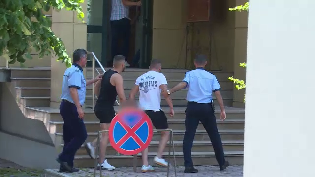 Cei doi fraţi care au ucis un bărbat în bătaie, în Argeş, vor să fie judecaţi în libertate