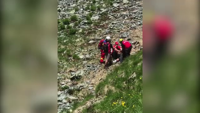 Pățania unui turist aflat în drumeție, cu ghete de vară, pe creasta Făgăraşului