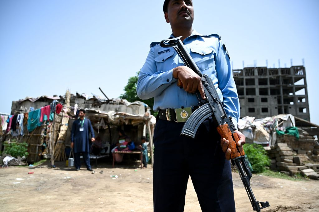 Un bărbat și-a ucis soția și 8 membri ai familiei, crezând că femeia îl înșală