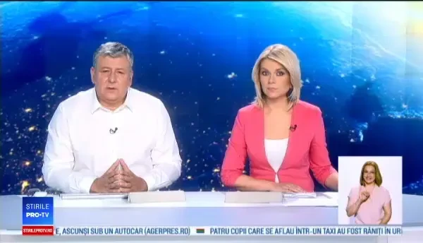 Un TIR cu materiale pentru o autostradă din Ungaria s-a răsturnat pe o şosea din România