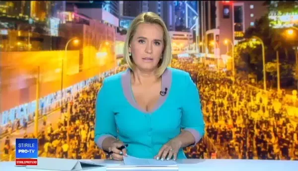 Poliţia din Hong Kong a preluat controlul după 3 ore. Sediul parlamentului, luat cu asalt