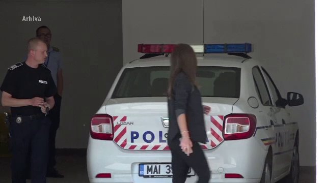 O femeie și un bărbat, prinși jefuind apartamente din București, din blocuri cu schele