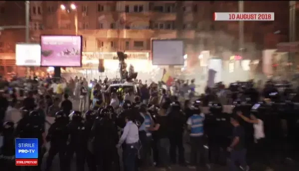 Politiștii și jandarmii vor avea puteri sporite. „Dau liber la bătut protestatari paşnici”
