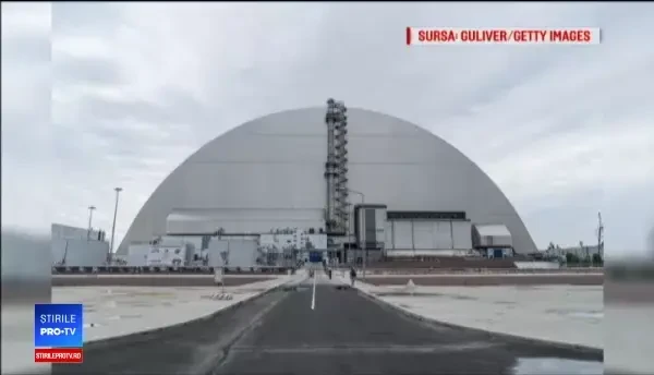Noul sarcofag de la Cernobîl care acoperă reactorul avariat în urma exploziei