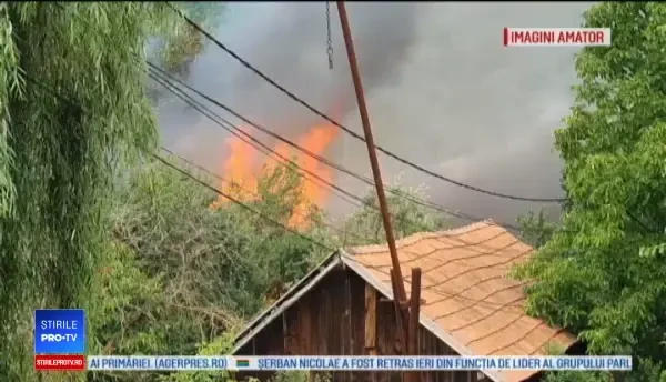 Mai multe case au luat foc în Buzău. „Ardea de jur împrejur, butelia mea a explodat”