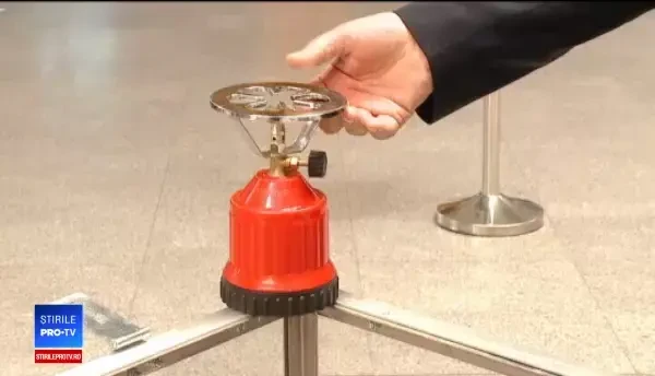 Cuțite și ciocane de șnițele, printre obiectele luate de români în bagajele pentru aeroport