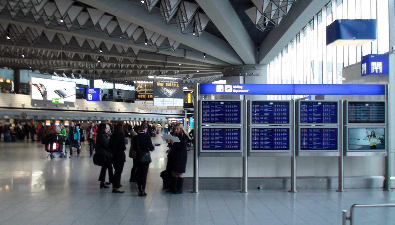 Alertă pe aeroportul din Belgrad. Amenințare cu bombă la bordul unui avion