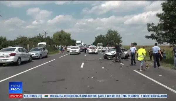 A intrat pe contrasens și a rănit 3 oameni. Șoferul vinovat a scăpat cu o sperietură