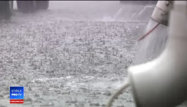 Dezastru pe marile bulevarde din București după o ploaie de câteva minute