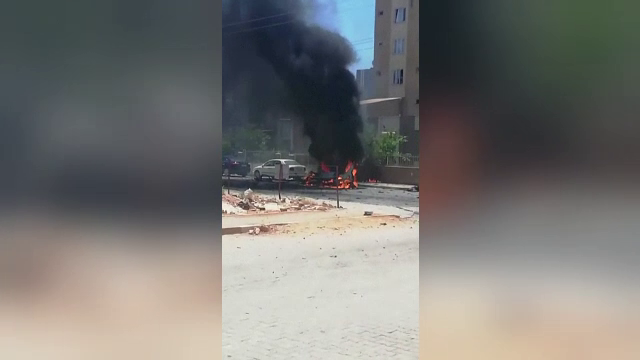 O mașină capcană a explodat în fața unei clădiri guvernamentale, în Turcia