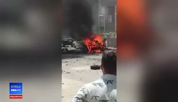 O mașină capcană a explodat în fața unei clădiri guvernamentale, în Turcia