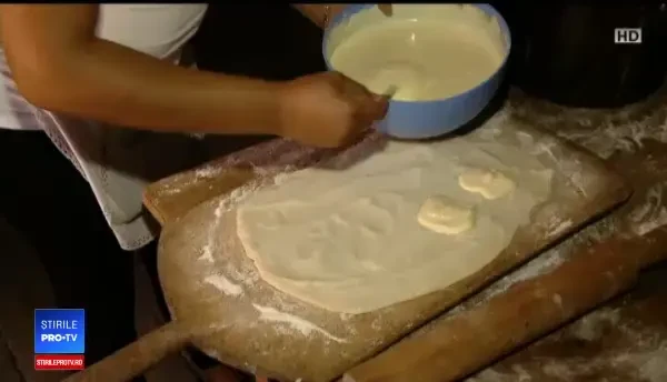 Primul festival gastronomic sătesc are loc în Transilvania. Bucătăresele gătesc în fața turiștilor