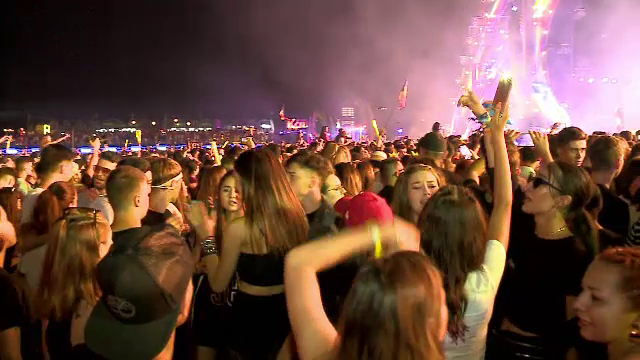 Reactia publicului dupa ce un artist a mixat manele la Neversea. VIDEO
