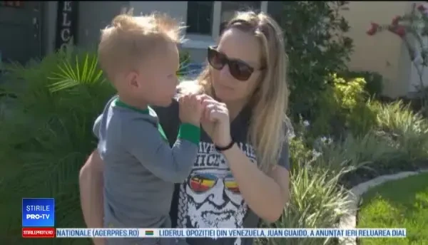 Cum a reacționat un băiețel în momentul în care a fost urcat într-o mașină de gunoi