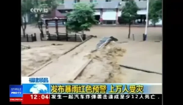 Furtunile și ploile fac ravagii în China: orașe inundate, sute de mii de oameni afectați