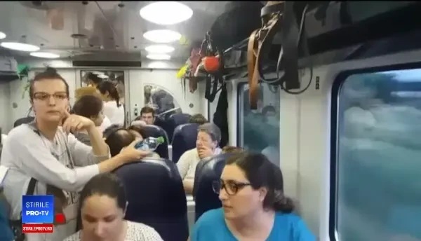 Motivul pentru care CFR trimite trenuri cu 2 vagoane pe rute supraaglomerate. "E teroare"