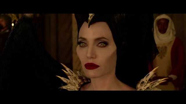 Angelina Jolie revine pe marile ecrane în rolul vrăjitoarei Maleficent