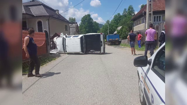 Fetiță de 13 ani, pe bicicletă, ucisă de un șofer care a intrat pe contransens