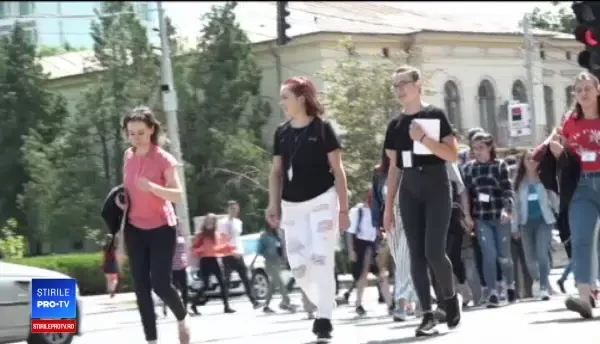 Elevii care merg la facultate înainte să termine liceul. "E o formă de fidelizare"