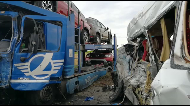 Mobilizare uriașă după accidentul cumplit din Olt, cu 19 răniți și un mort. VIDEO