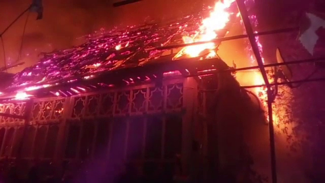 Un atelier de tâmplărie și o casă, mistuite de flăcări provenite de la un scurtcircuit