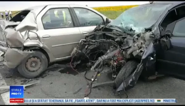 Accident cu 19 răniţi şi 1 mort în Olt. Trei maşini, două tiruri şi un microbuz s-au ciocnit