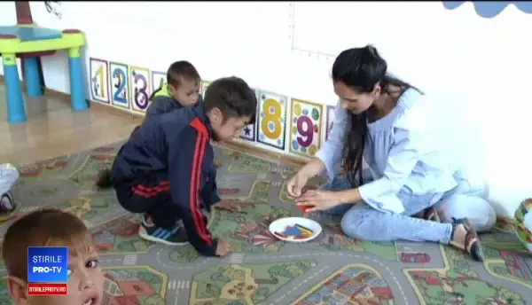 Ateliere de vară pentru mii de copii sărmani. Mulţi nu ştiu nici să meargă la baie