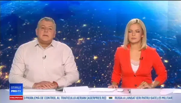 Peisaj de iarnă în plină vară la munte. A nins pe vârful Omu