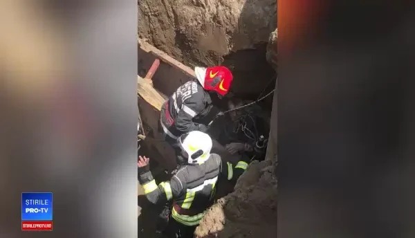 Bărbat prins sub un mal de pământ, timp de două ore. Momentul în care e salvat de pompieri