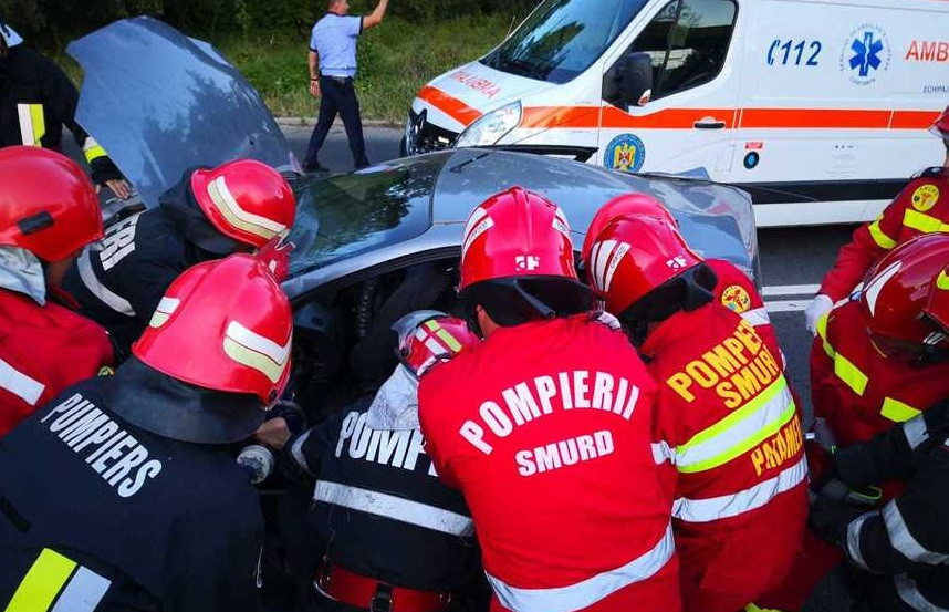 Accident grav la intrarea în Neptun. O şoferiţă de 25 de ani a ajuns în comă la spital