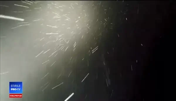 Ninsoare pe Vârful Omu și la Bâlea Lac în plină vară. Reacția turiștilor străini