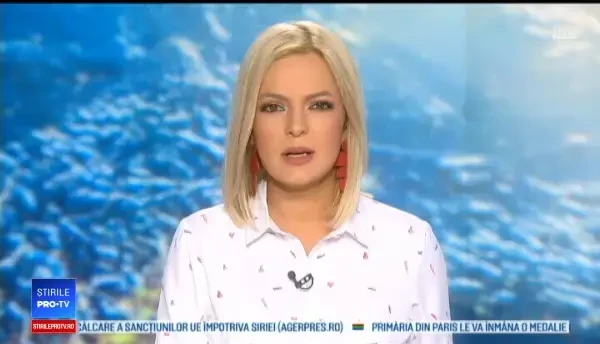 O căprioară le-a dat bătăi de cap unor poliţişti. Cum au scos-o de pe autostradă